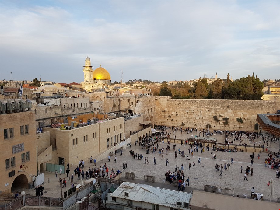 „Á bernskuslóðum í Ísrael“: frásaga í Prjóna-bóka-kaffi