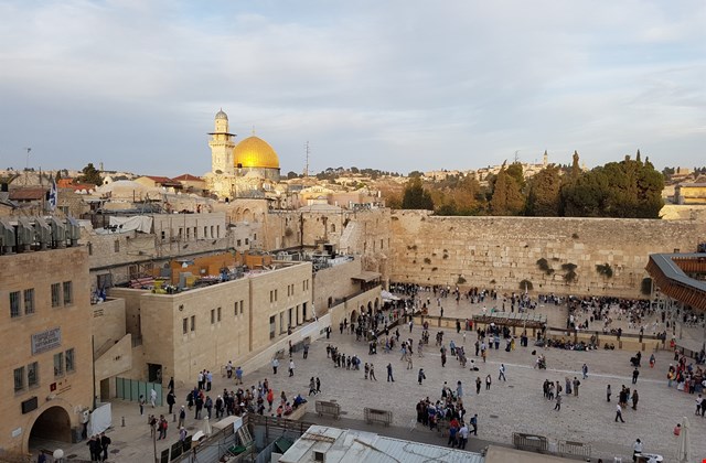„Á bernskuslóðum í Ísrael“: frásaga í Prjóna-bóka-kaffi