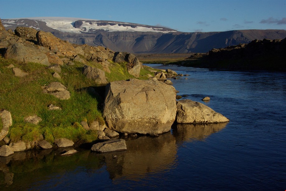 "Fyrirlesturinn, Eins og Álfur út úr Hól, fellur niður"