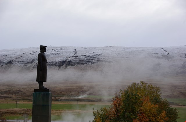 "Velkomnir Íslendingar, velkomnir útlendingar!"