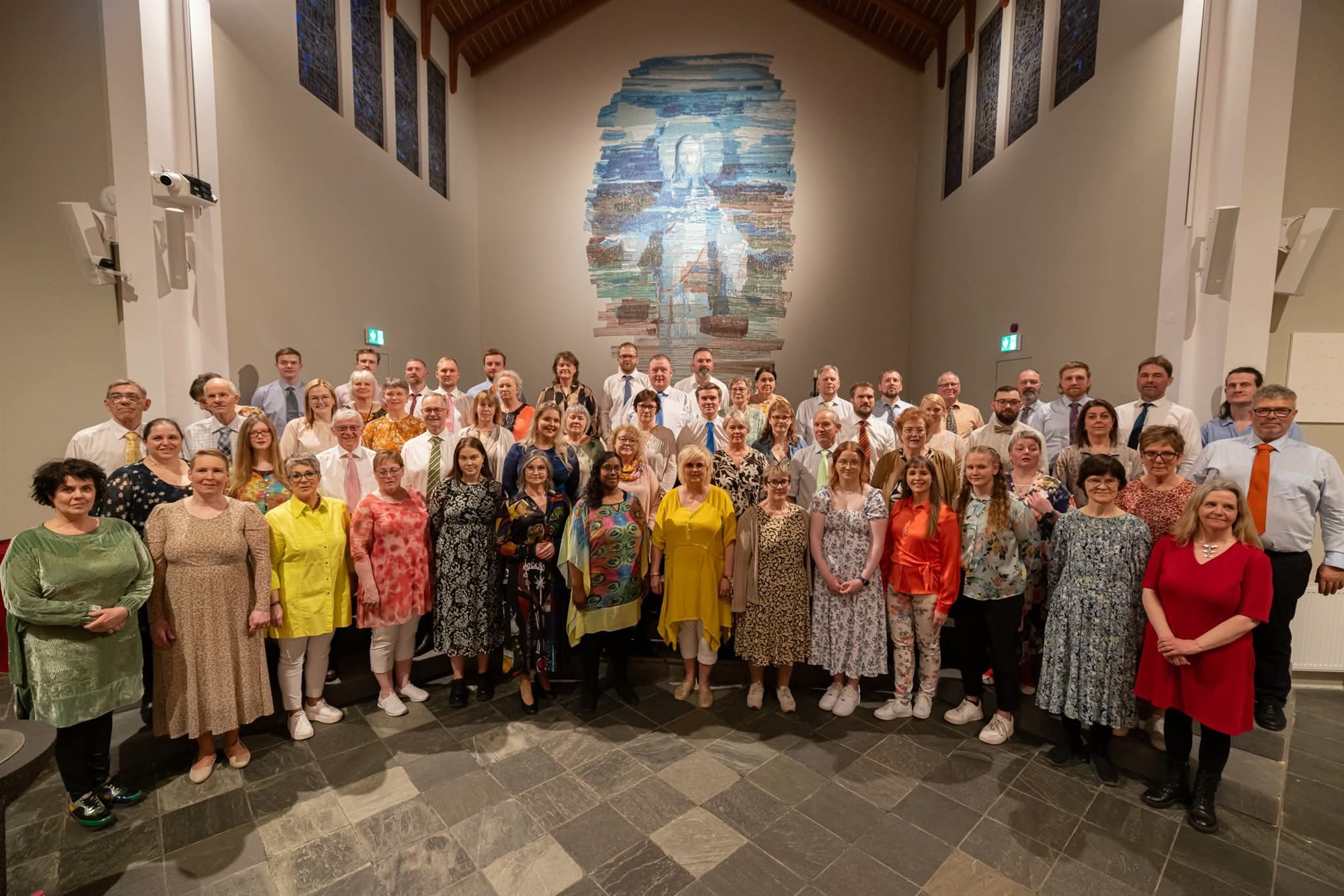 Glitrandi perlur og stolin stef úr gullkeðju tímans