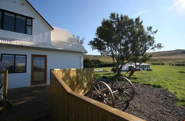 Steindórsstaðir Guesthouse